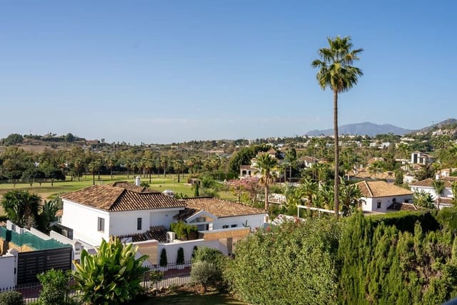 4 bedroom Villa for sale in Los Naranjos, Marbella - € 2,895,000 (Ref: 9809390)
