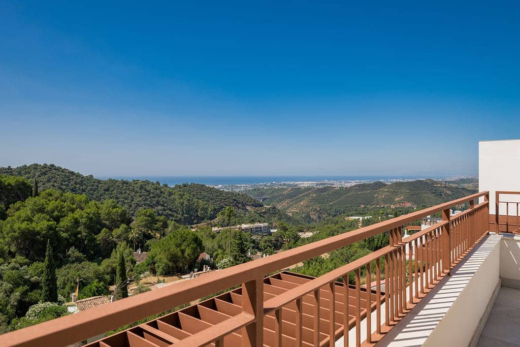 3 bedroom Apartment for sale in Marbella - € 945,000 (Ref: 9821364)