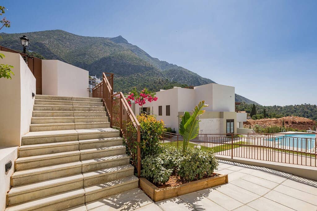 3 bedroom Apartment for sale in Marbella - € 945,000 (Ref: 9821364)