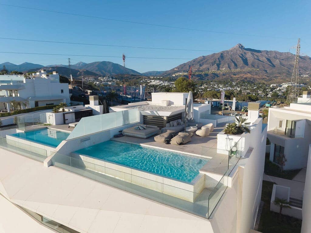 4 bedroom Villa for sale in Marbella - € 4,500,000 (Ref: 9834546)