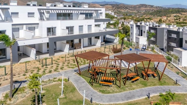4 sypialnia Apartament na sprzedaż w Estepona z basenem garażem - 534 000 € (Ref: 9295936)