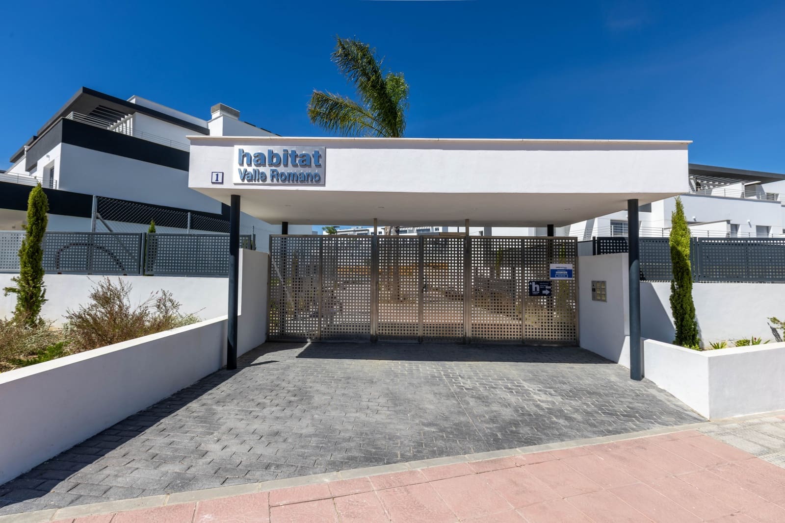 3 bedroom Apartment for sale in Estepona with pool garage - € 385,000 (Ref: 9295937)