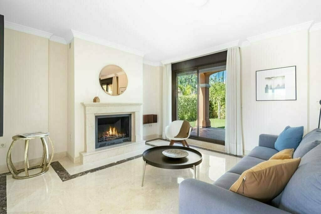 3 makuuhuone Paritalo myytävänä paikassa Estepona mukana uima-altaan 
autotalli - 720 000 € (Ref: 9295952)