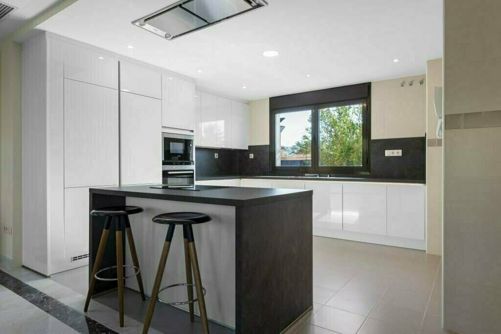 3 makuuhuone Paritalo myytävänä paikassa Estepona mukana uima-altaan 
autotalli - 720 000 € (Ref: 9295952)