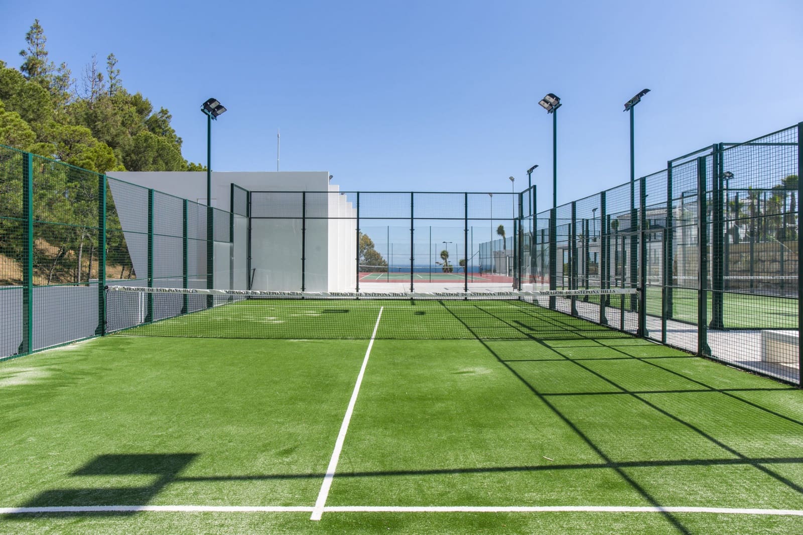 2 soveværelse Penthouse til salg i Estepona med swimmingpool garage - € 871.442 (Ref: 9360225)