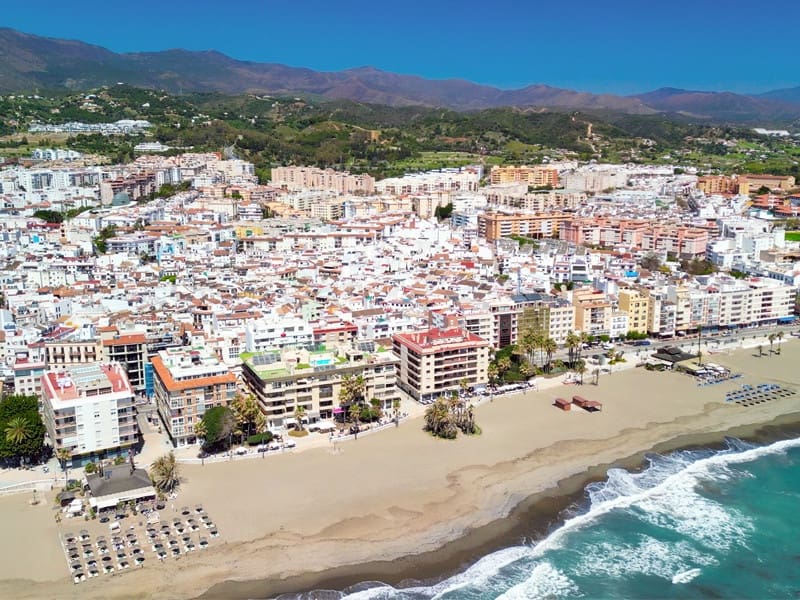 3 quarto Moradia para venda em Estepona com piscina garagem - 1 530 000 € (Ref: 9362778)