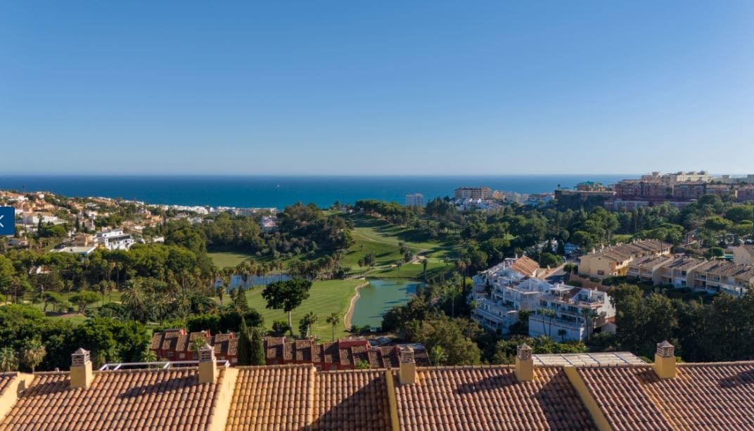 2 soveværelse Lejlighed til salg i Torrequebrada med swimmingpool garage - € 460.000 (Ref: 9368887)