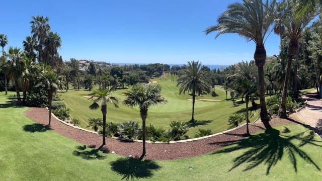 2 soverom Leilighet til salgs i Torrequebrada, Benalmádena med svømmebasseng garasje - € 420 000 (Ref: 9368888)