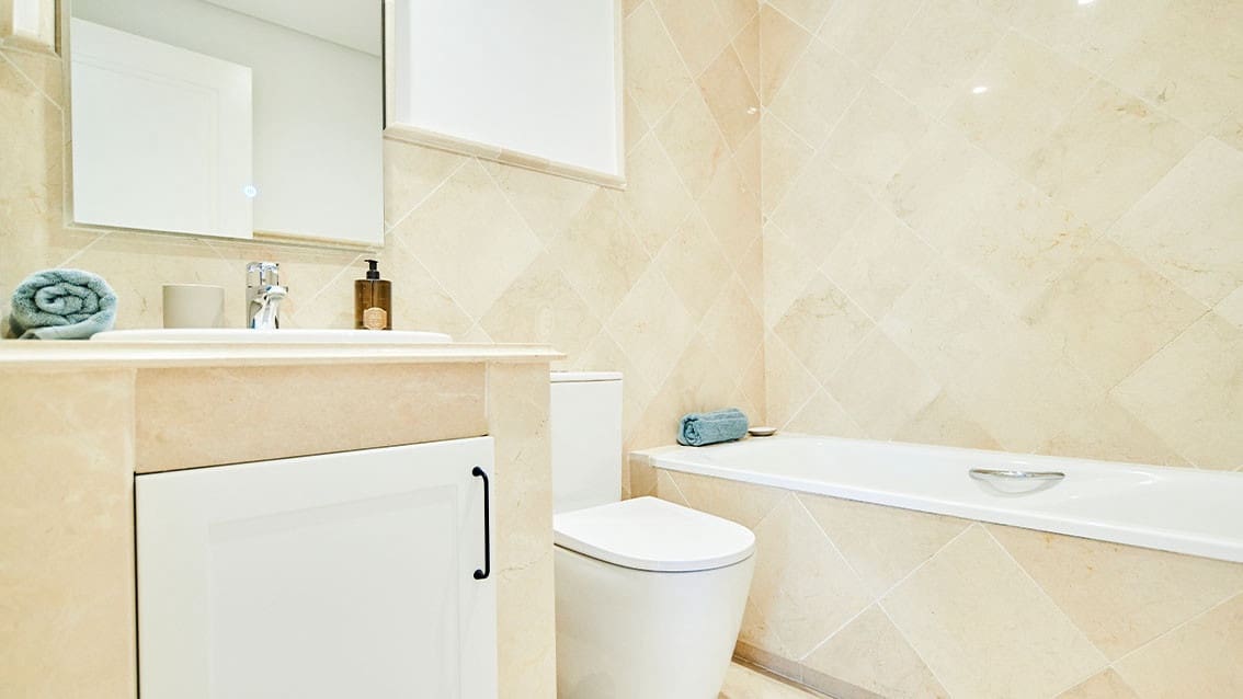 3 sypialnia Apartament na sprzedaż w Nueva Andalucia z basenem garażem - 722 500 € (Ref: 9368899)