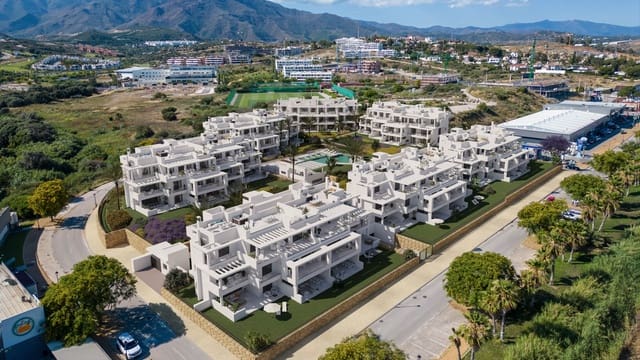 3 soveværelse Penthouse til salg i Estepona med swimmingpool garage - € 740.000 (Ref: 9375531)