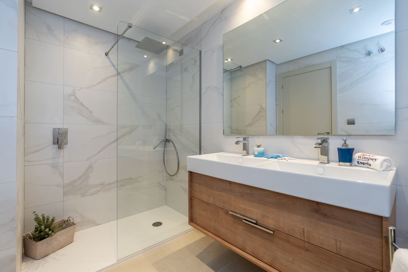 3 bedroom Penthouse for sale in Mijas Costa with pool garage - € 645,000 (Ref: 9440568)