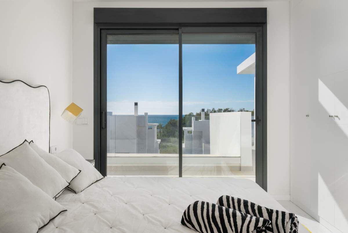 3 bedroom Apartment for sale in Estepona with pool garage - € 725,000 (Ref: 7754175)