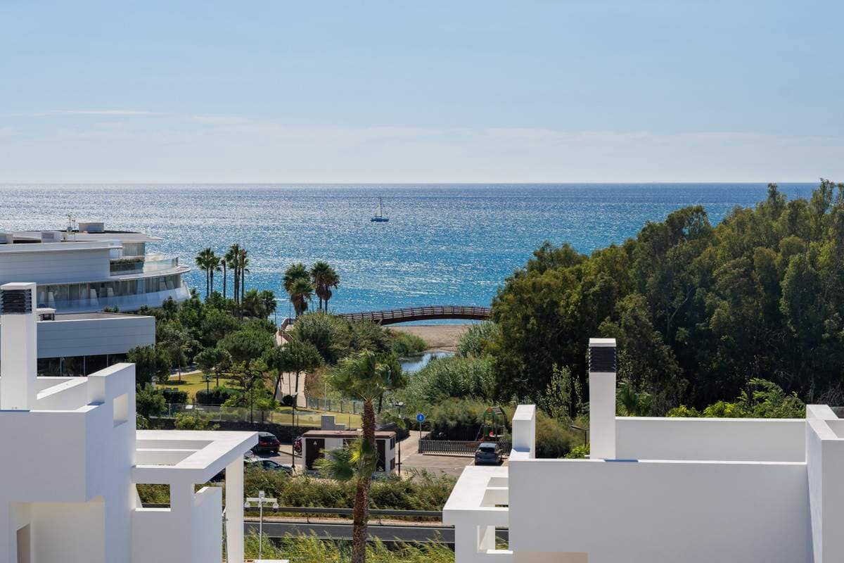3 bedroom Apartment for sale in Estepona with pool garage - € 725,000 (Ref: 7754175)