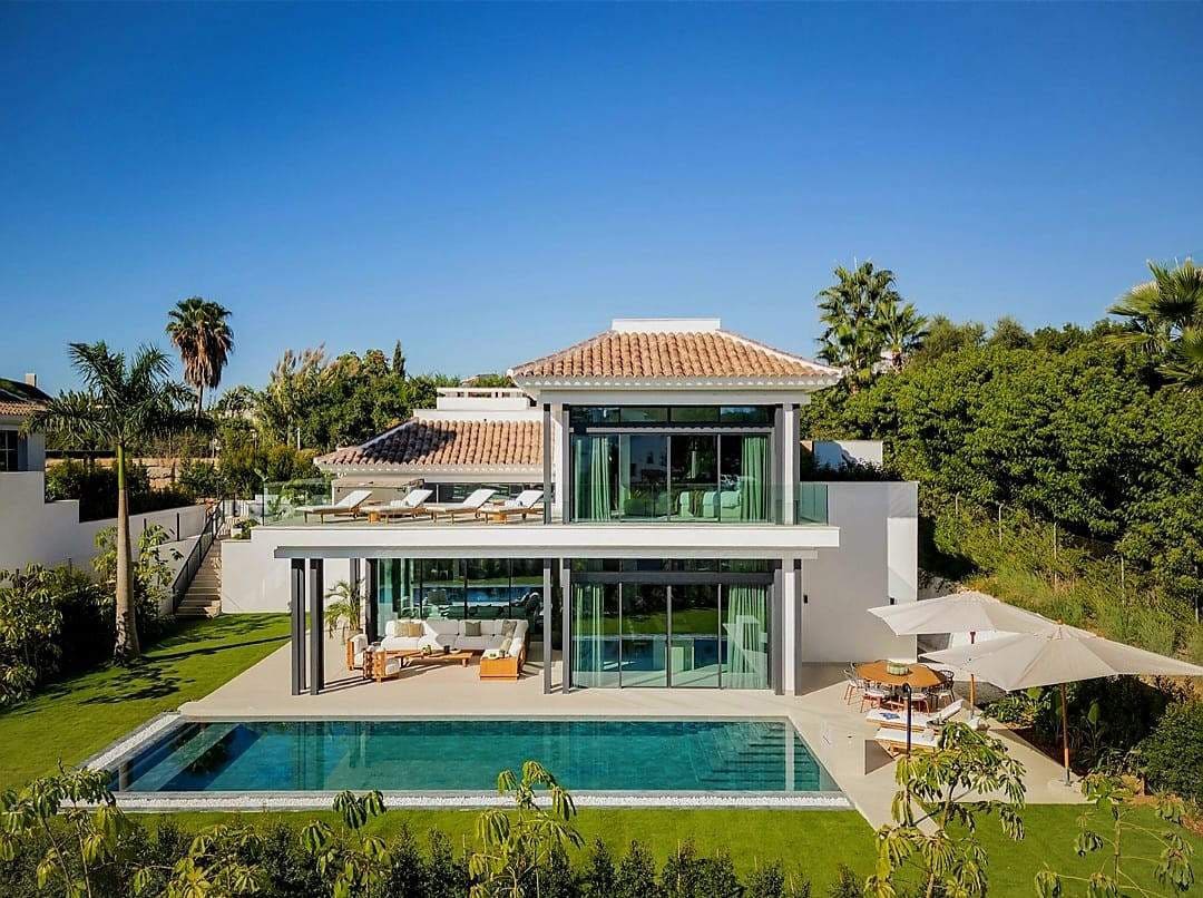 4 bedroom Villa for sale in Marbella with pool garage - € 5,400,000 (Ref: 8449258)