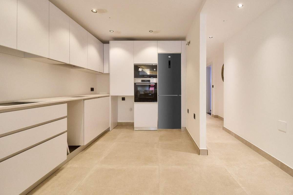 2 bedroom Apartment for sale in Fuengirola with pool garage - € 340,000 (Ref: 8585858)