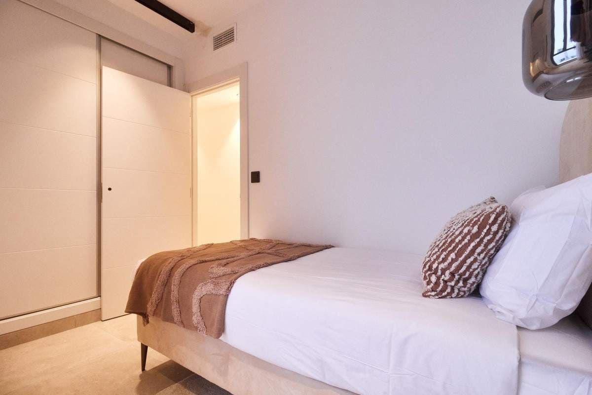 2 bedroom Apartment for sale in Fuengirola with pool garage - € 340,000 (Ref: 8585858)