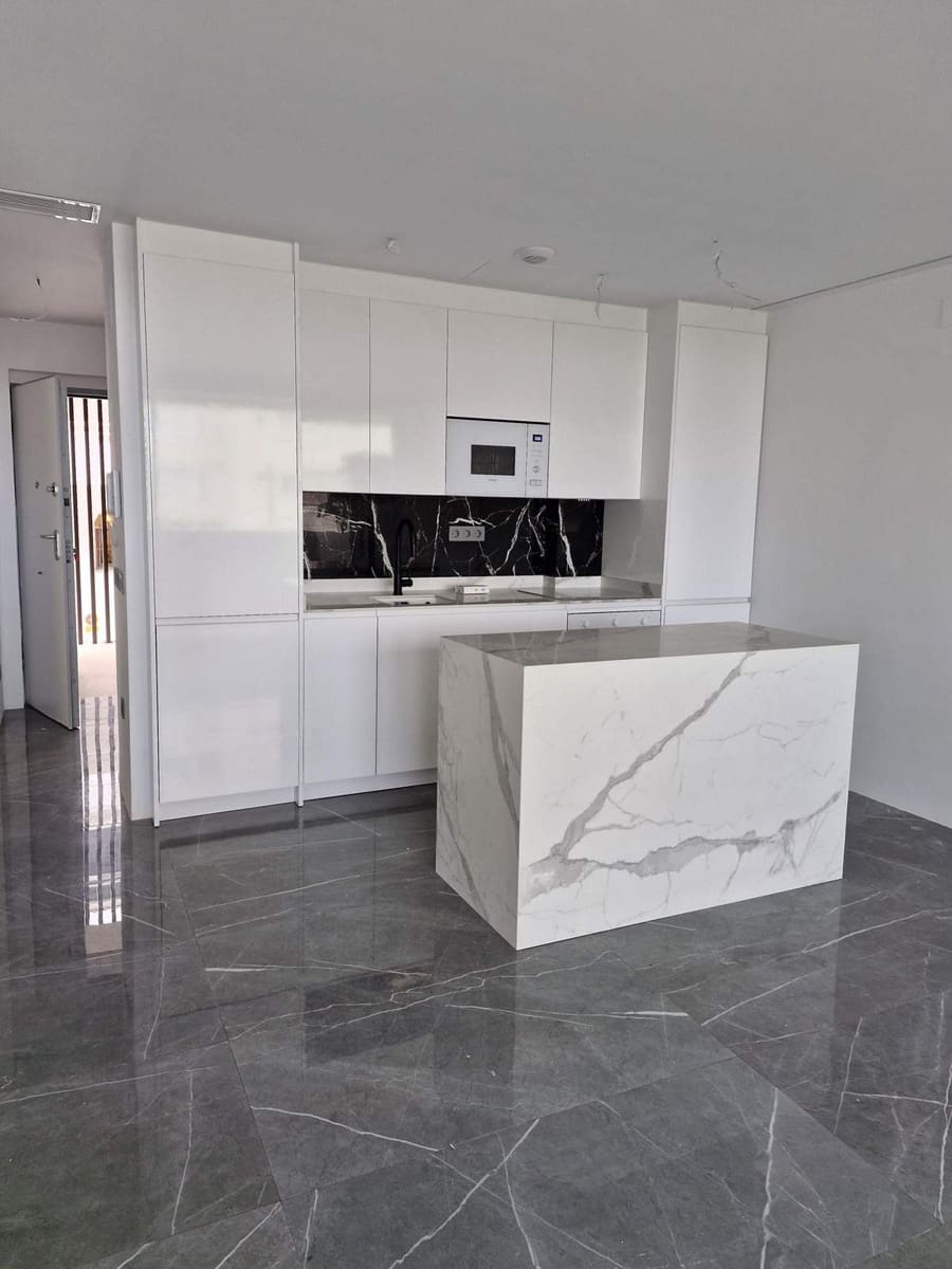 2 bedroom Apartment for sale in Benalmadena with pool garage - € 455,000 (Ref: 8625962)