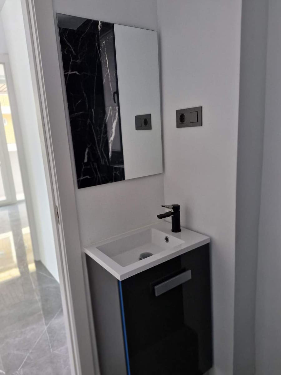 2 bedroom Apartment for sale in Benalmadena with pool garage - € 455,000 (Ref: 8625962)