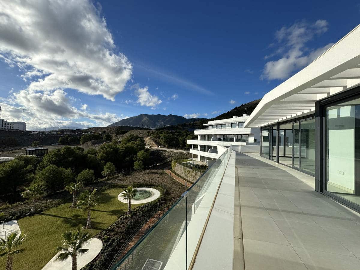 2 bedroom Apartment for sale in Fuengirola with pool garage - € 489,000 (Ref: 8681559)