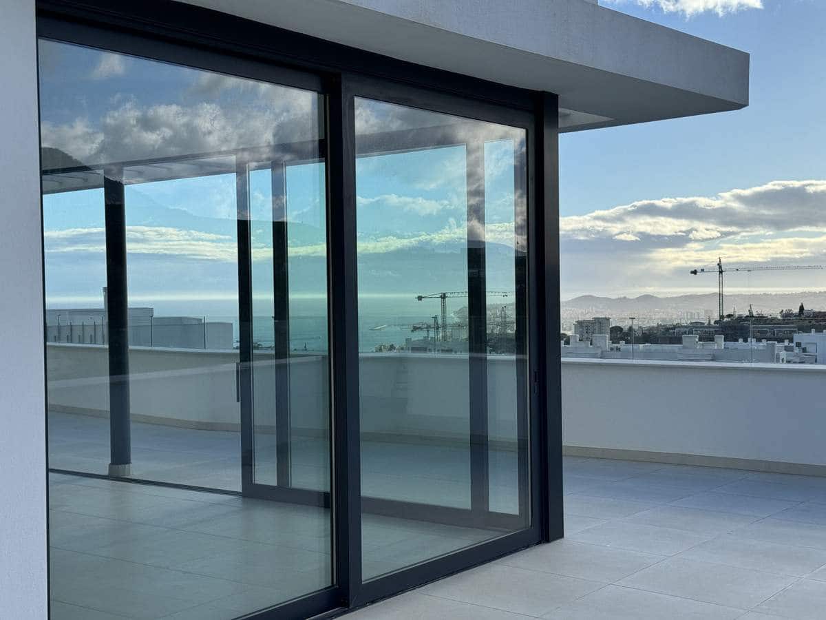 2 bedroom Apartment for sale in Fuengirola with pool garage - € 489,000 (Ref: 8681559)