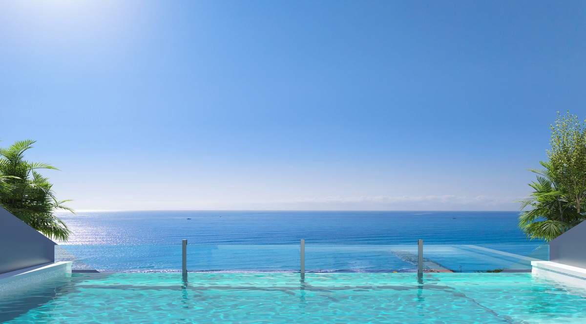 2 bedroom Apartment for sale in Fuengirola with pool garage - € 490,000 (Ref: 8796665)