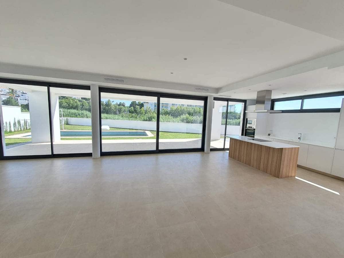 4 soveværelse Villa til salg i Castillo de la Duquesa med swimmingpool garage - € 1.065.000 (Ref: 8815002)