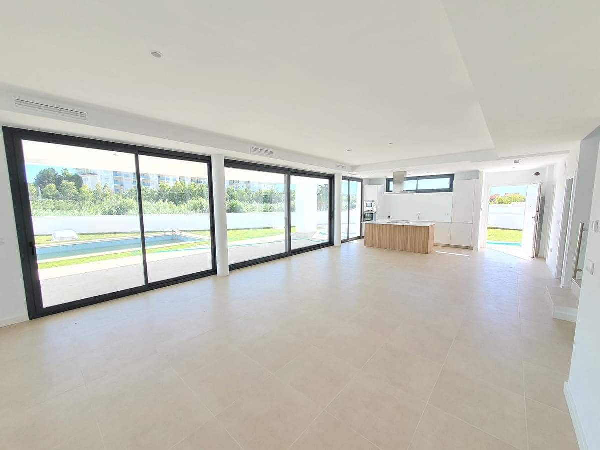 4 soveværelse Villa til salg i Castillo de la Duquesa med swimmingpool garage - € 1.065.000 (Ref: 8815002)