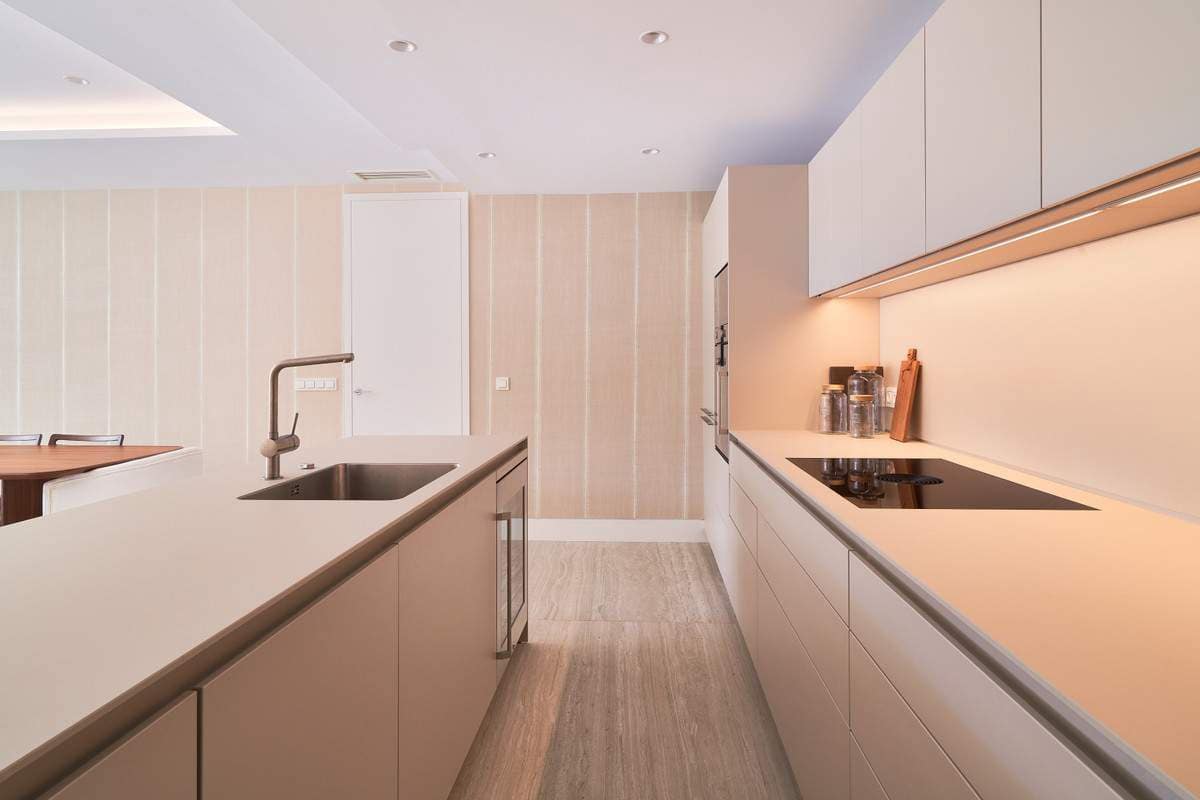 Apartamento de 2 habitaciones en Estepona en venta con piscina garaje - 995.000 € (Ref: 8880879)