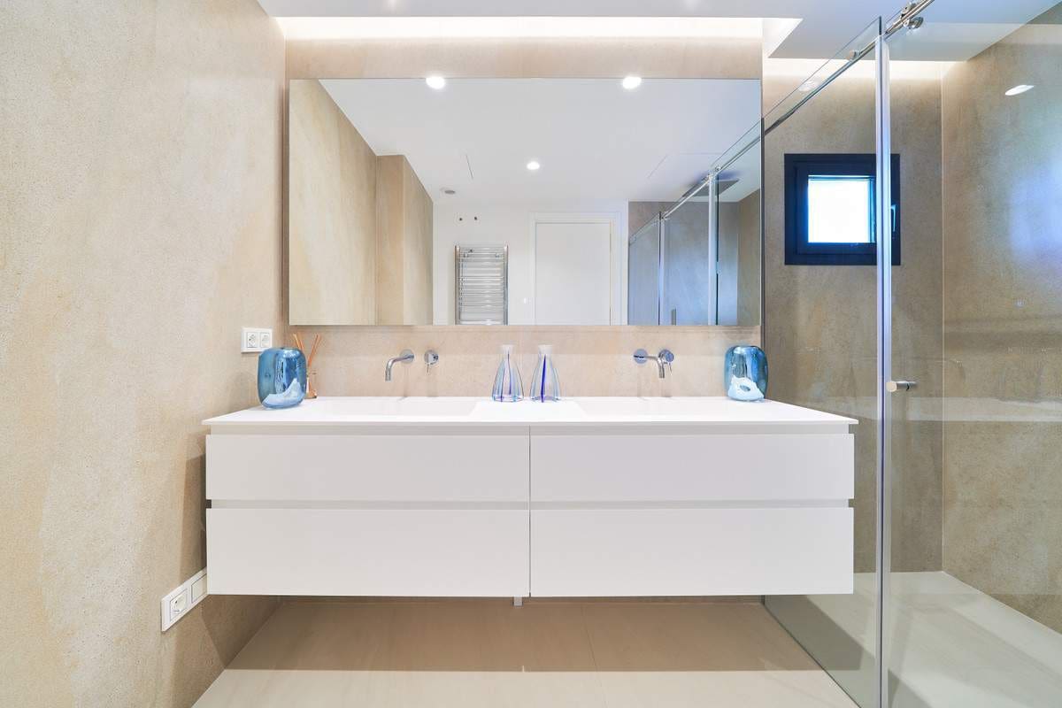 Apartamento de 2 habitaciones en Estepona en venta con piscina garaje - 995.000 € (Ref: 8880879)