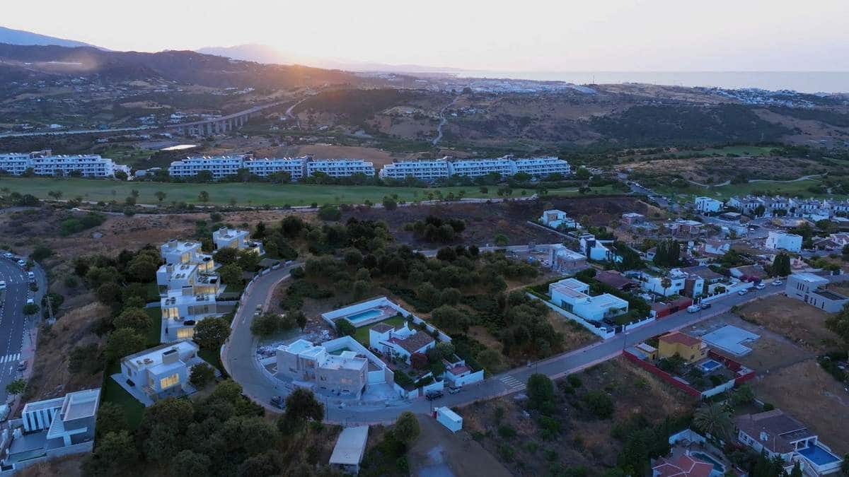 3 quarto Moradia para venda em Estepona com piscina garagem - 1 800 000 € (Ref: 8894068)