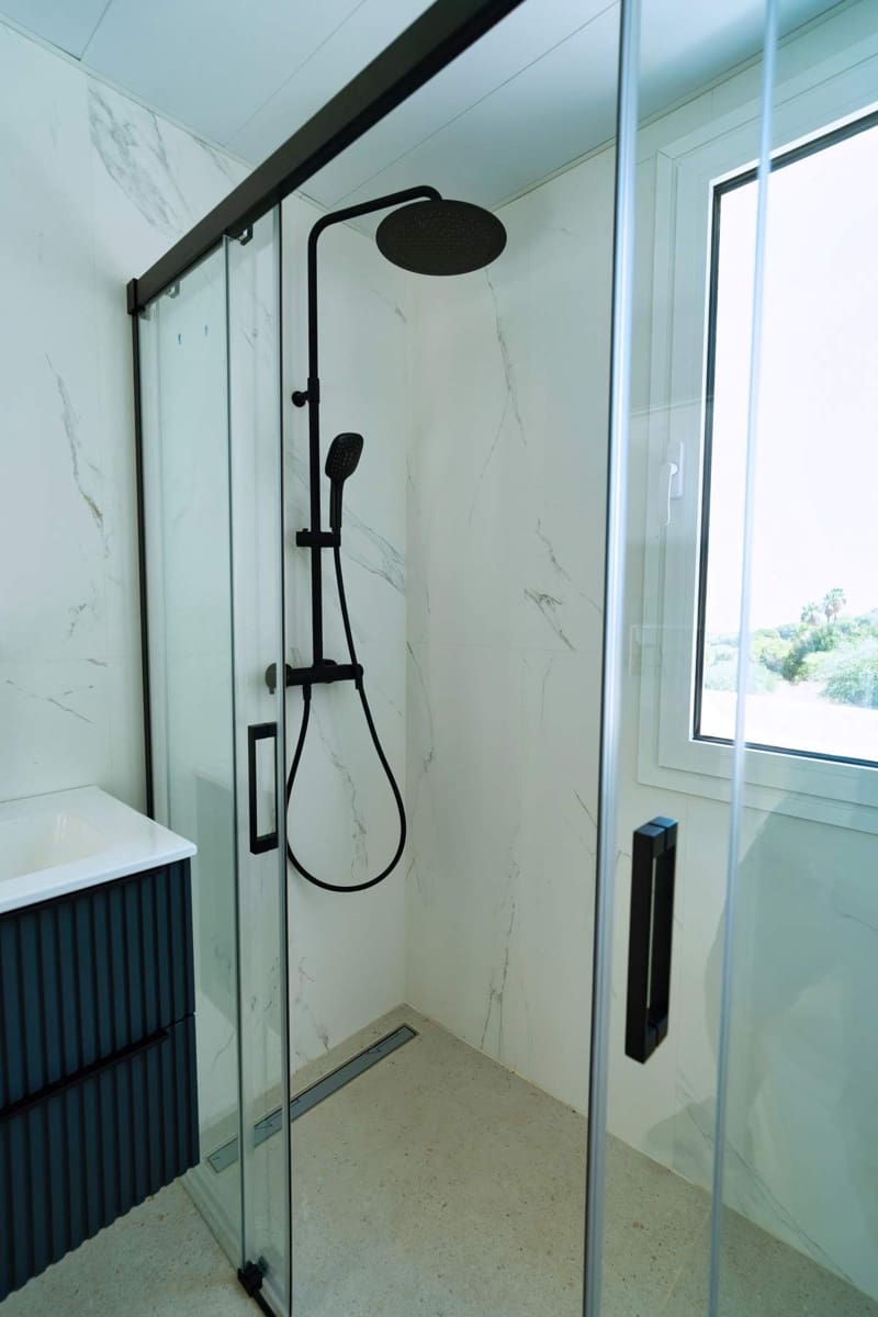 4 sypialnia Willa na sprzedaż w Pinos de Alhaurin z basenem garażem - 890 000 € (Ref: 9187445)