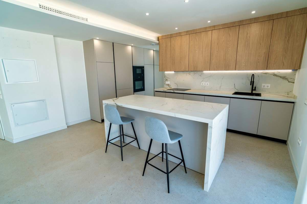 4 sypialnia Willa na sprzedaż w Pinos de Alhaurin z basenem garażem - 890 000 € (Ref: 9187445)