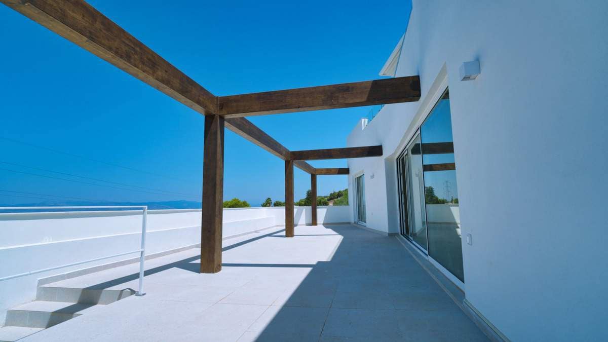 4 sypialnia Willa na sprzedaż w Pinos de Alhaurin z basenem garażem - 890 000 € (Ref: 9187445)