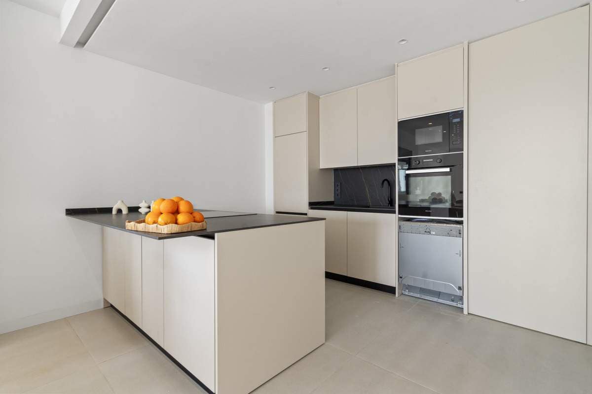 4 makuuhuone Huvila myytävänä paikassa Benahavis mukana uima-altaan 
autotalli - 799 000 € (Ref: 9231287)