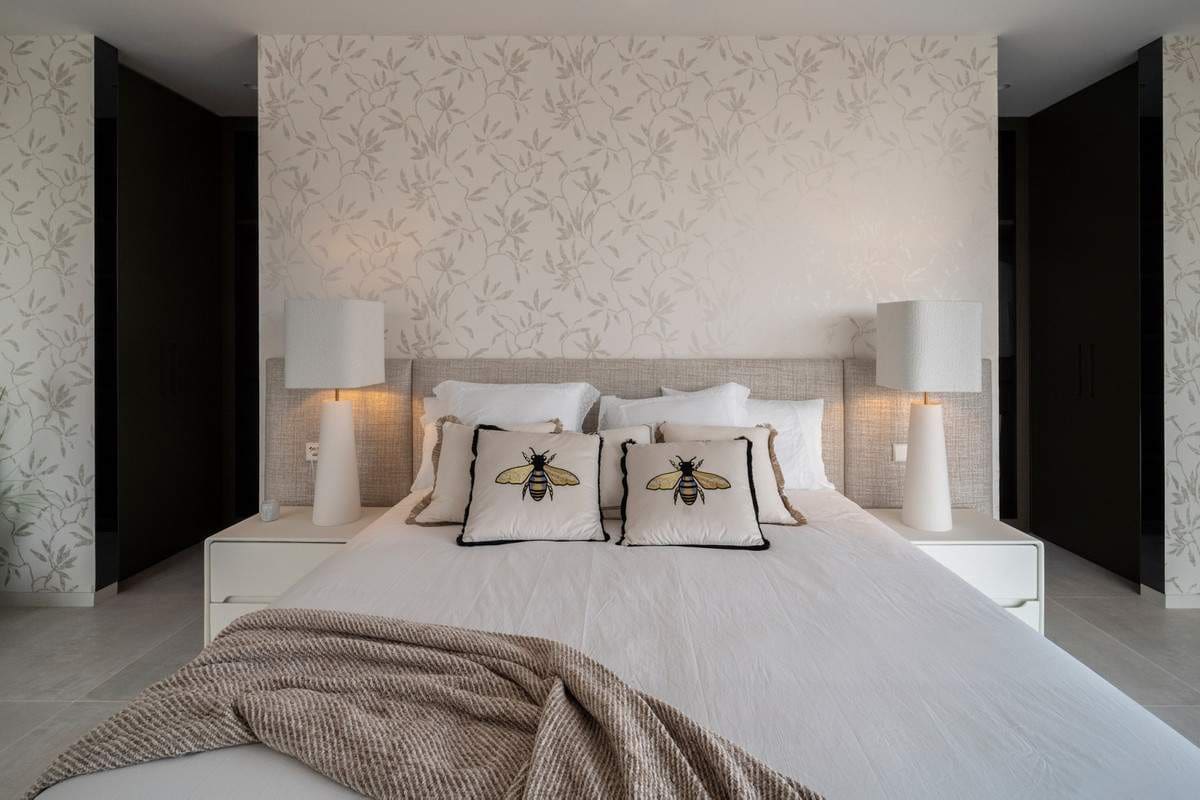 6 bedroom Villa for sale in El Paraiso with pool garage - € 7,200,000 (Ref: 9255798)