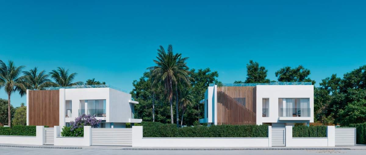 5 bedroom Villa for sale in Guadalmina with pool garage - € 1,850,000 (Ref: 9319850)