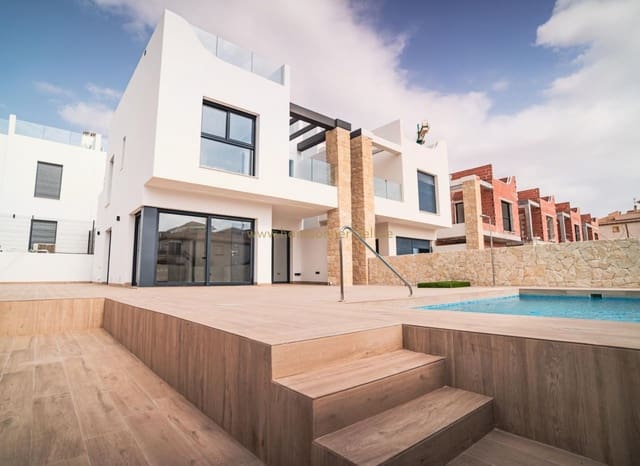 4 soveværelse Villa til salg i Punta Prima, Orihuela med swimmingpool - € 699.900 (Ref: 9027700)