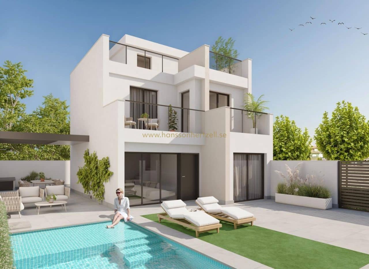 3 soveværelse Villa til salg i Los Alcazares med swimmingpool - € 659.000 (Ref: 9039788)