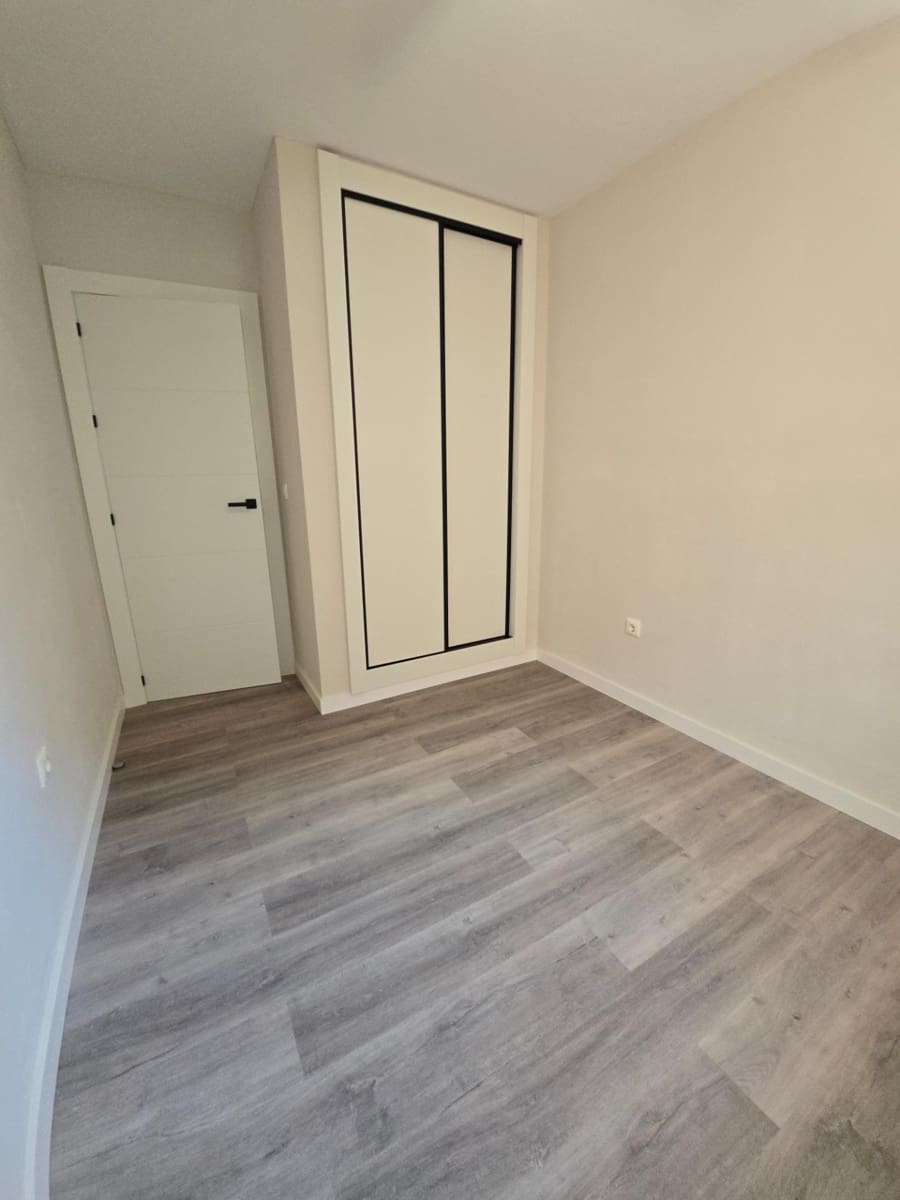 3 soveværelse Lejlighed til leje i Alicante by med swimmingpool garage - € 1.200 (Ref: 10004117)