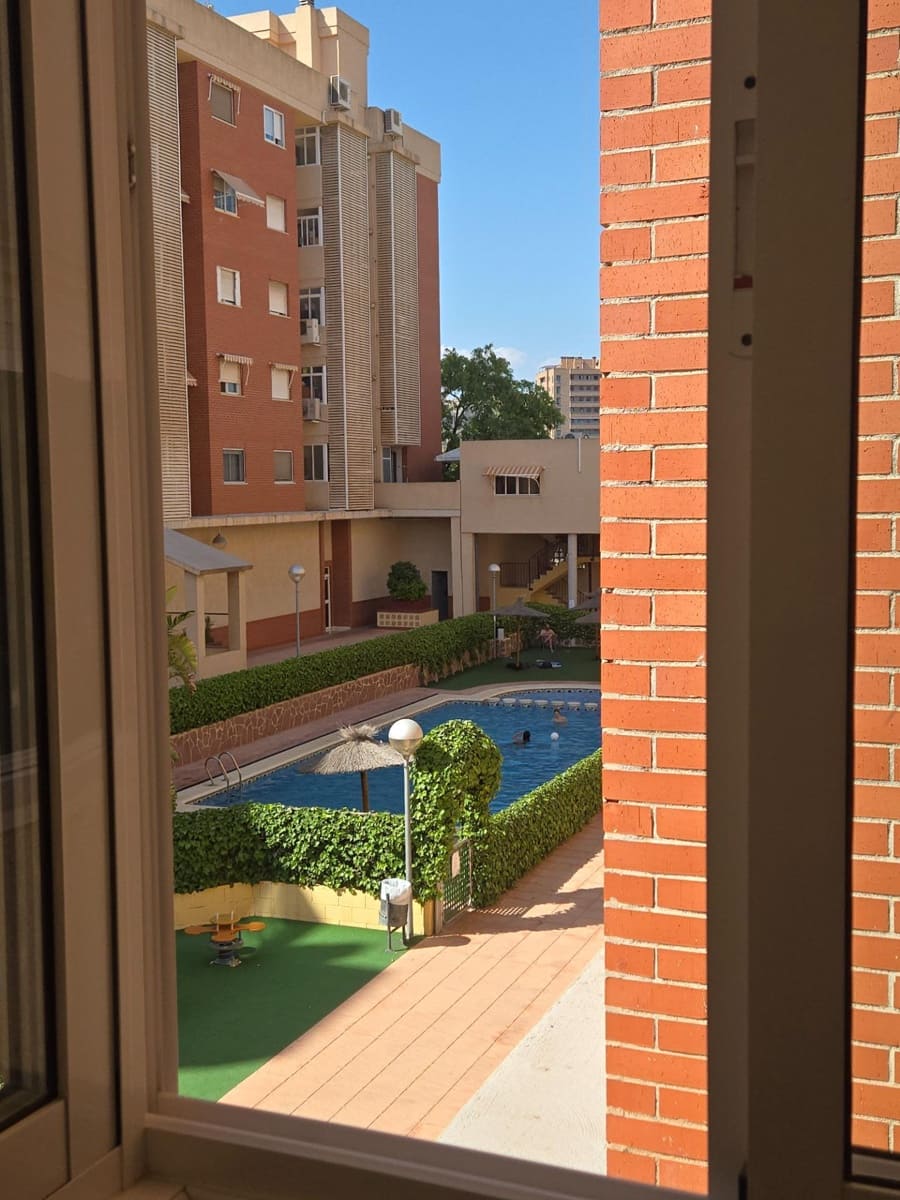 3 soveværelse Lejlighed til leje i Alicante by med swimmingpool garage - € 1.200 (Ref: 10004117)