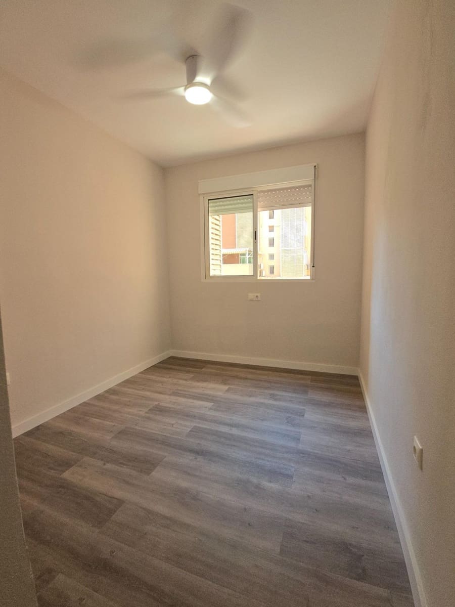 3 soveværelse Lejlighed til leje i Alicante by med swimmingpool garage - € 1.200 (Ref: 10004117)