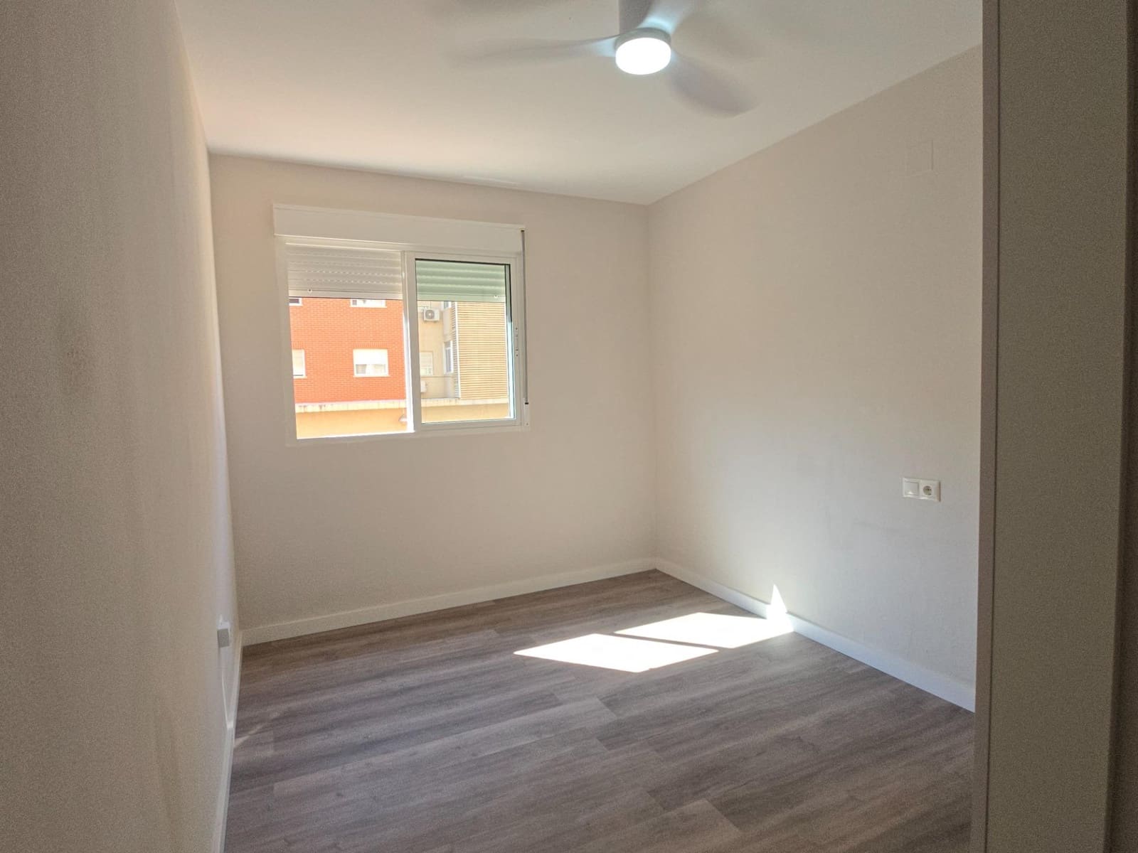 3 soveværelse Lejlighed til leje i Alicante by med swimmingpool garage - € 1.200 (Ref: 10004117)