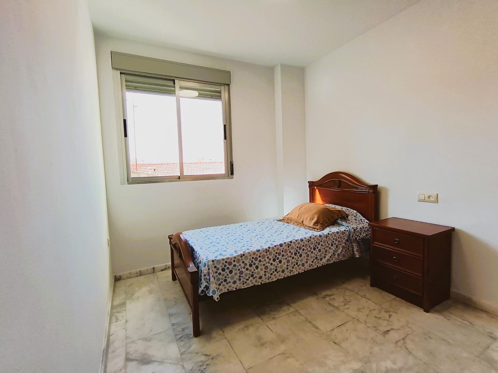 3 soverom Leilighet til leie i Alicante by - € 1 100 (Ref: 8624081)