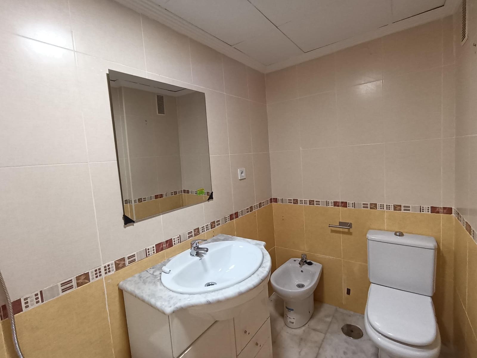 3 soverom Leilighet til leie i Alicante by - € 1 100 (Ref: 8624081)