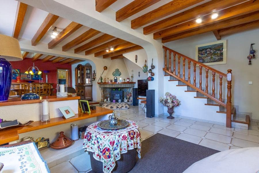 Chalet de 4 habitaciones en Finestrat en venta con piscina garaje - 435.000 € (Ref: 8806159)