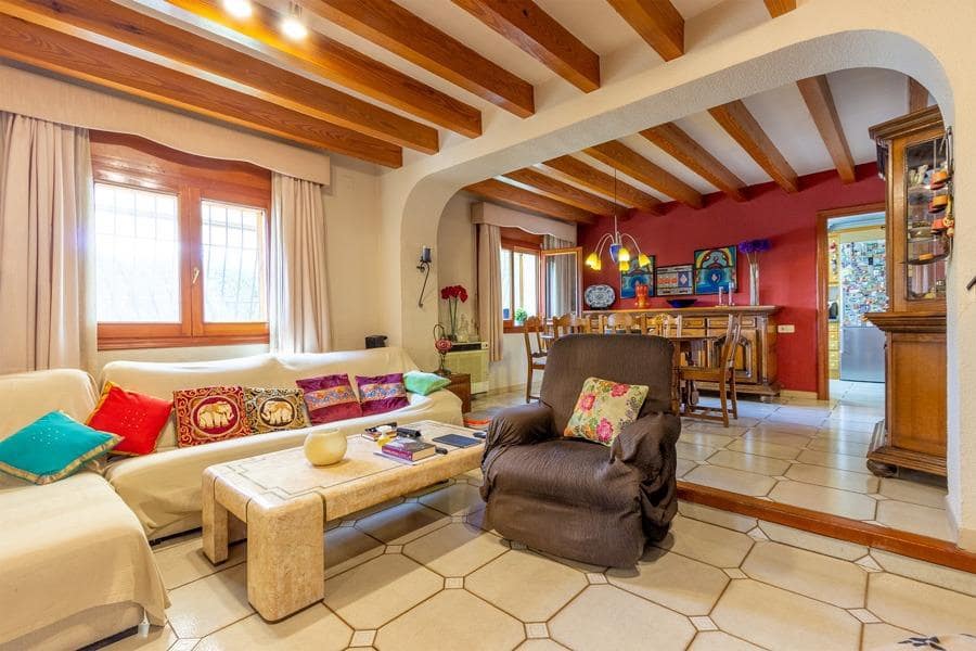 Chalet de 4 habitaciones en Finestrat en venta con piscina garaje - 435.000 € (Ref: 8806159)