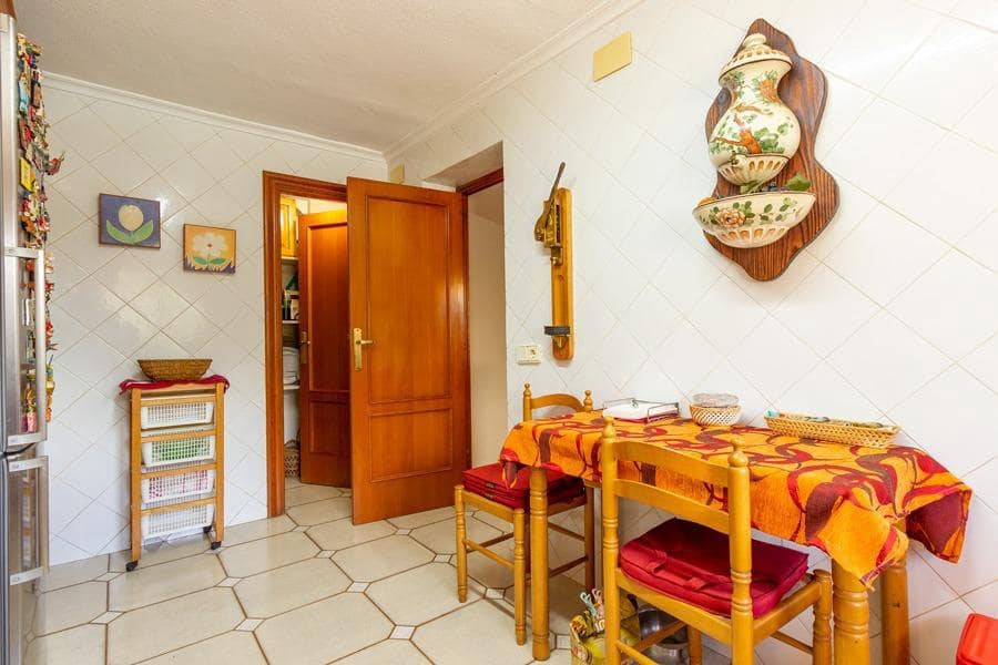 Chalet de 4 habitaciones en Finestrat en venta con piscina garaje - 435.000 € (Ref: 8806159)