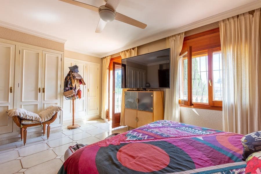 Chalet de 4 habitaciones en Finestrat en venta con piscina garaje - 435.000 € (Ref: 8806159)