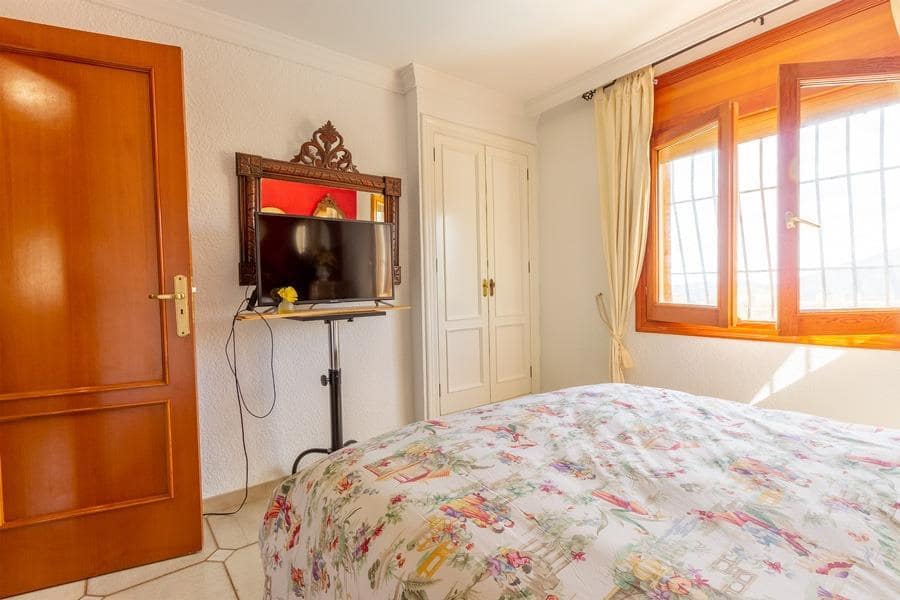 Chalet de 4 habitaciones en Finestrat en venta con piscina garaje - 435.000 € (Ref: 8806159)