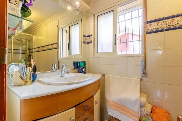 Chalet de 4 habitaciones en Finestrat en venta con piscina garaje - 435.000 € (Ref: 8806159)